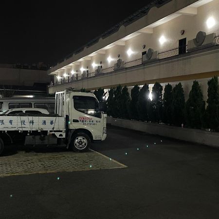 Hua Xiang Motel - Fengshan Kaohsiung Eksteriør billede