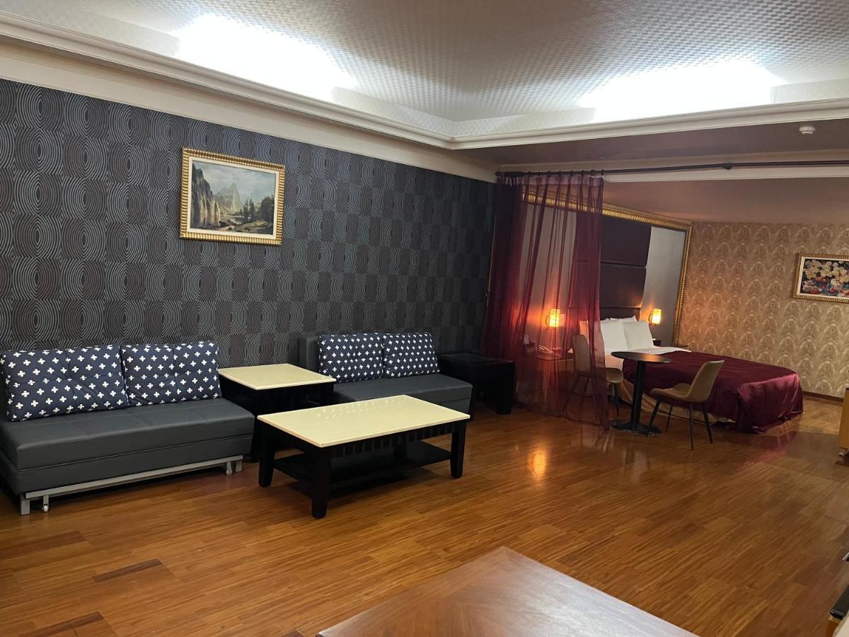 Hua Xiang Motel - Fengshan Kaohsiung Eksteriør billede
