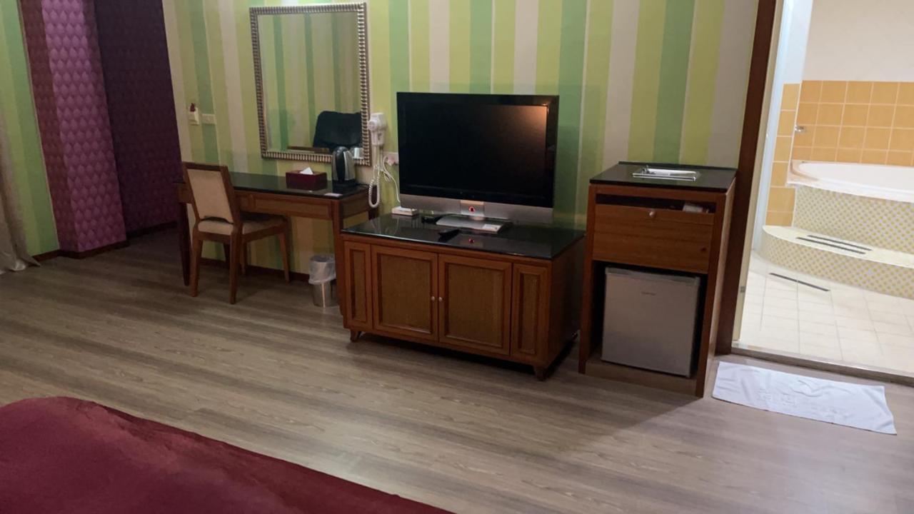 Hua Xiang Motel - Fengshan Kaohsiung Eksteriør billede